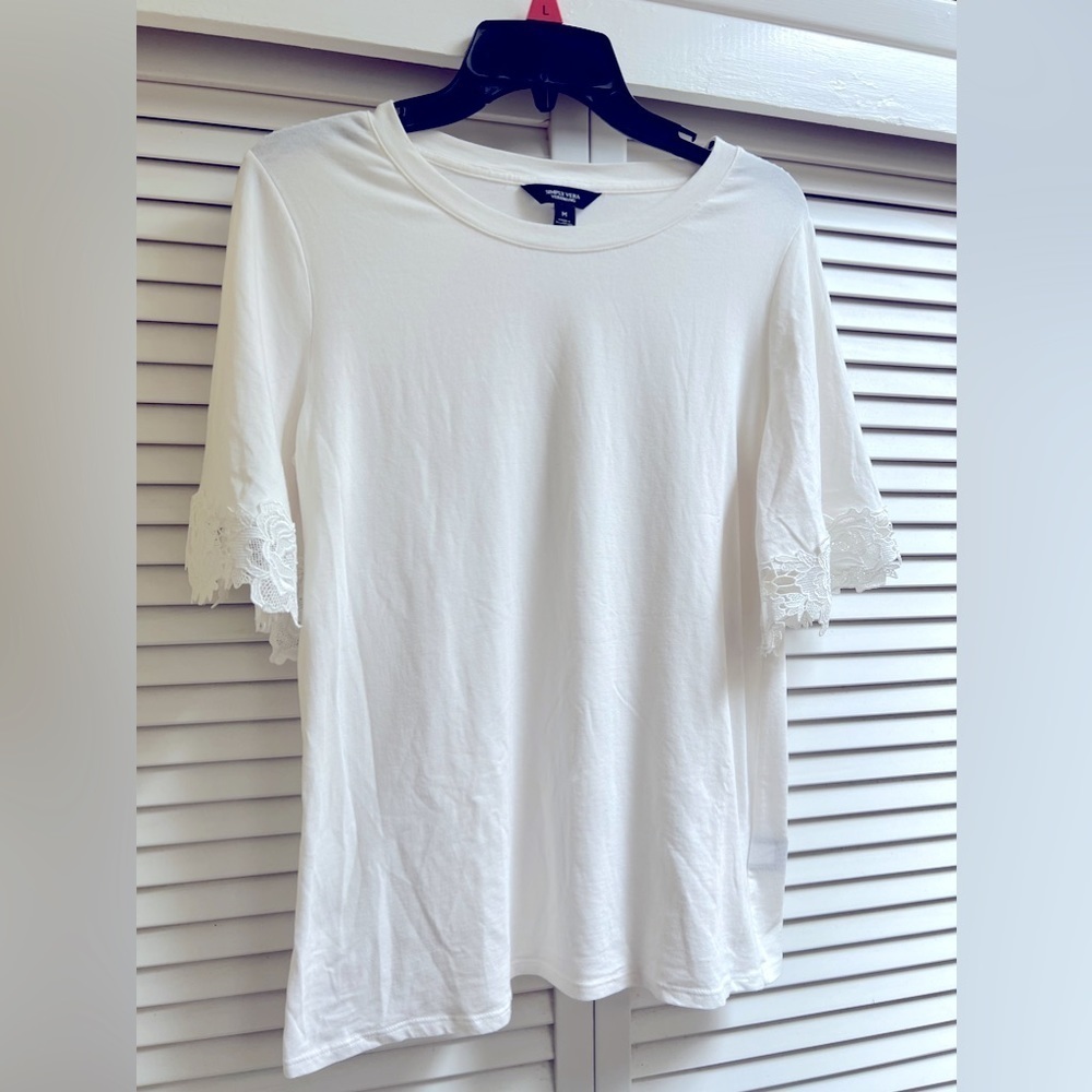 Simply Vera Vera Wang Women’s Sz M White Dressy T-shirt Top Short Sleeve Shirt